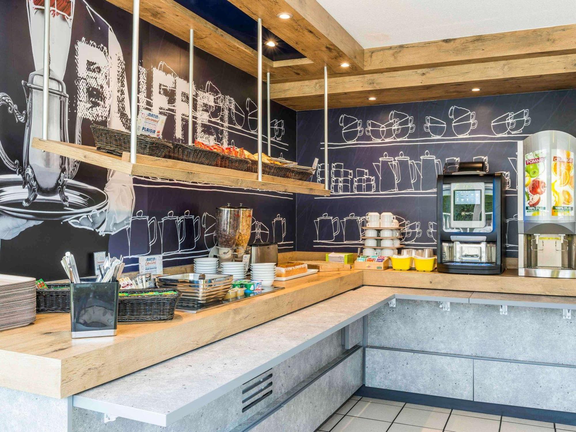 Ibis Budget Senlis Exterior photo